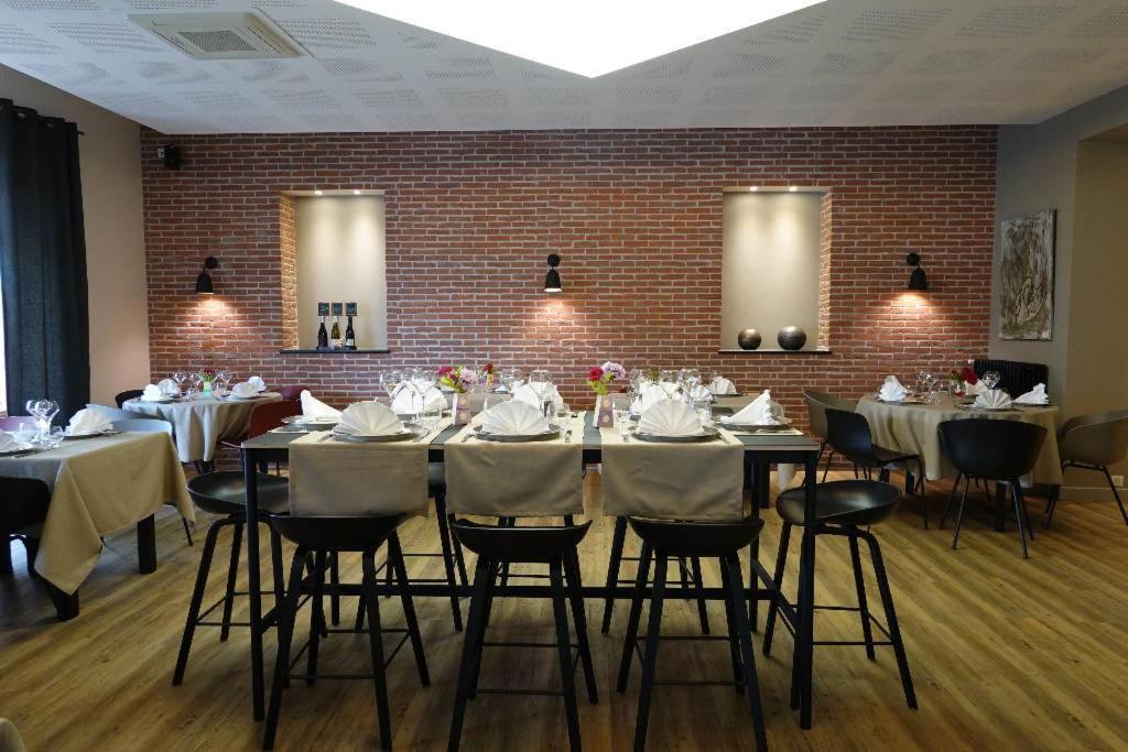 Hotel Restaurant De La Poste Saint-Just-en-Chevalet Exteriör bild